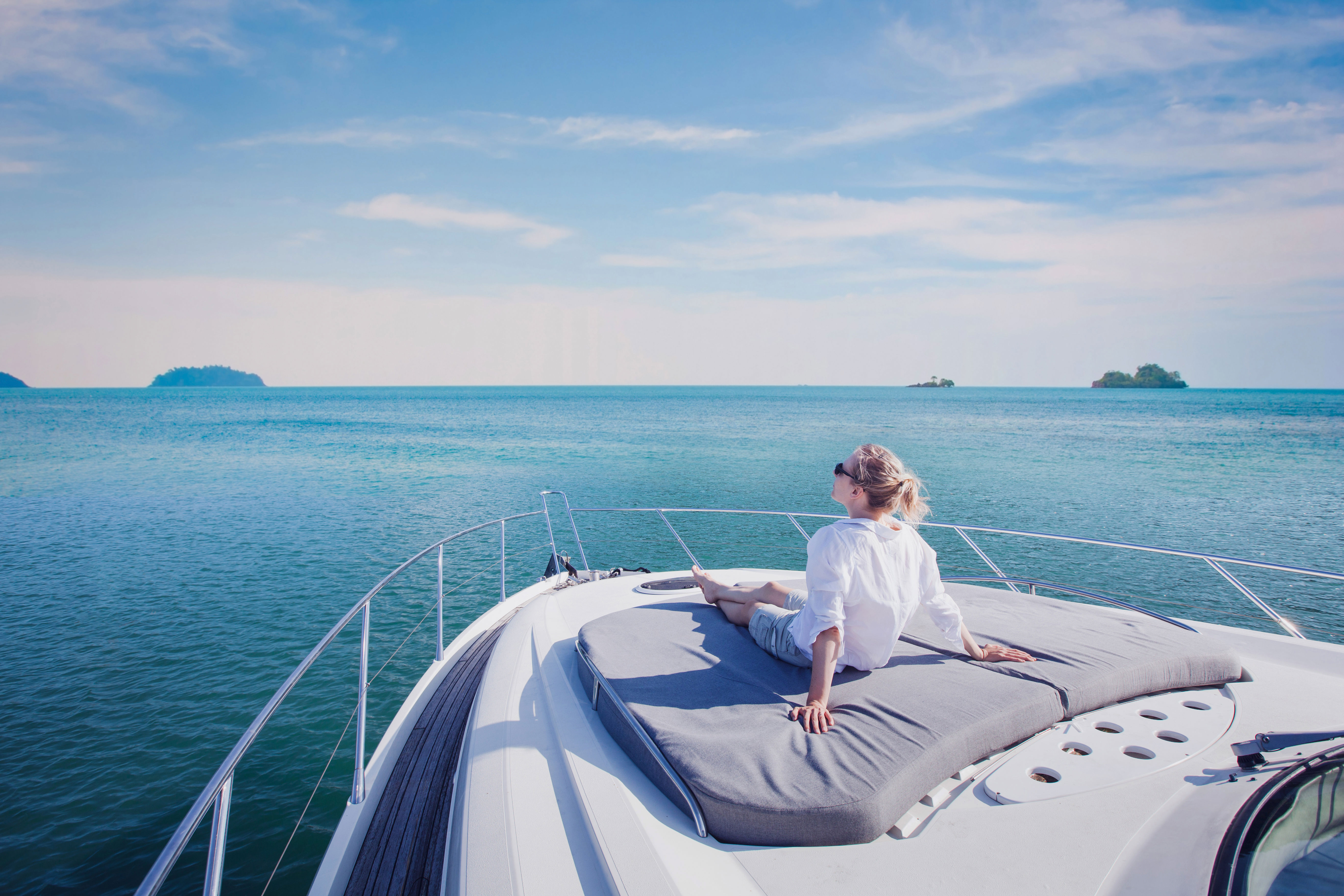 Yacht Woman Colour
